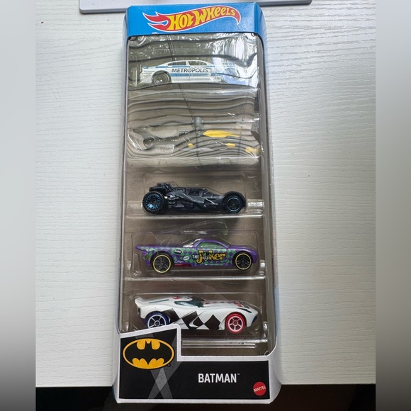 Hot Wheels Batman 5-Car Set – DC Comics Heroes & Villains Edition - Picture 1 of 2